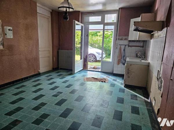 A vendre à  CIVRAY (86400), Une maison ancienne de 79m² à restaurer