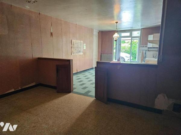 A vendre à  CIVRAY (86400), Une maison ancienne de 79m² à restaurer