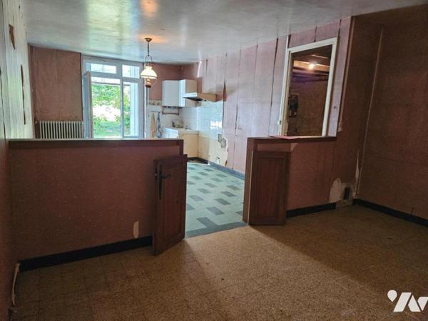 A vendre à  CIVRAY (86400), Une maison ancienne de 79m² à restaurer