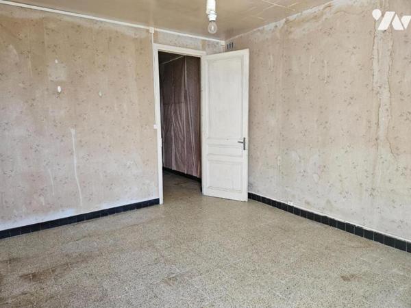 A vendre à  CIVRAY (86400), Une maison ancienne de 79m² à restaurer