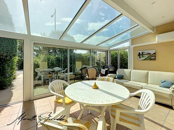 A VENDRE VILLA  Jonquieres Saint Vincent 4 piéces de 124m² avec véranda, parking