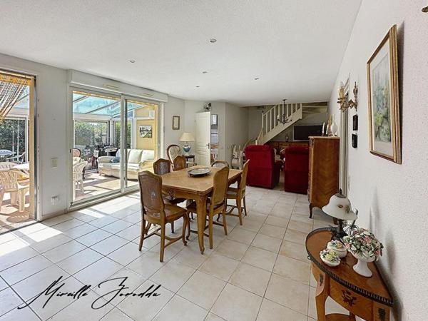 A VENDRE VILLA  Jonquieres Saint Vincent 4 piéces de 124m² avec véranda, parking