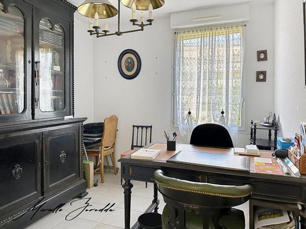 A VENDRE VILLA  Jonquieres Saint Vincent 4 piéces de 124m² avec véranda, parking