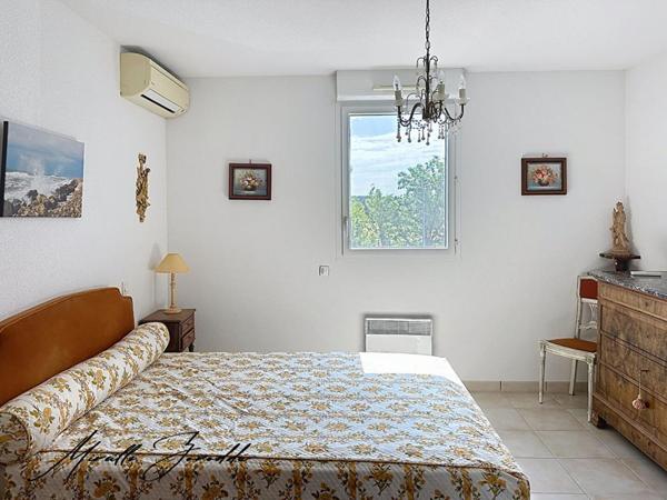 A VENDRE VILLA  Jonquieres Saint Vincent 4 piéces de 124m² avec véranda, parking