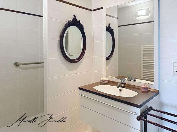 A VENDRE VILLA  Jonquieres Saint Vincent 4 piéces de 124m² avec véranda, parking