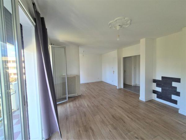 EYBENS – T4 73 m² AVEC VUE SUR LES MONTAGNES, ÉTAGE ÉLEVÉ, BALCON, SEJOUR DOUBLE ET PLACE DE PARKING PRIVATIVE