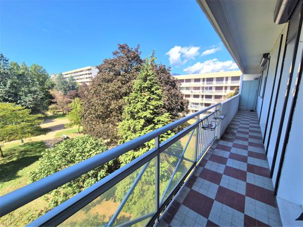 EYBENS – T4 73 m² AVEC VUE SUR LES MONTAGNES, ÉTAGE ÉLEVÉ, BALCON, SEJOUR DOUBLE ET PLACE DE PARKING PRIVATIVE