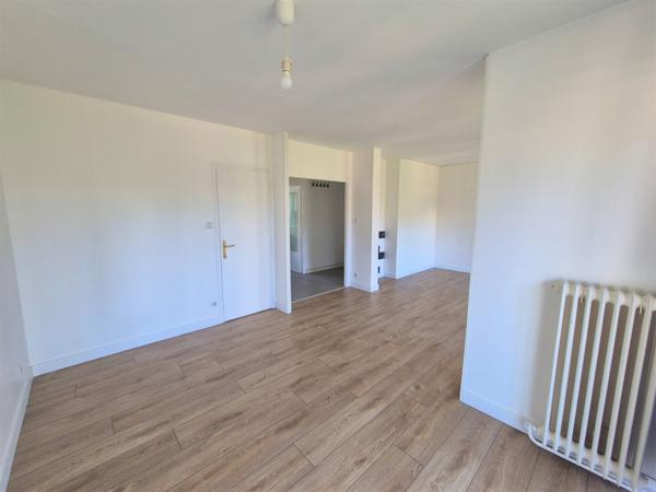 EYBENS – T4 73 m² AVEC VUE SUR LES MONTAGNES, ÉTAGE ÉLEVÉ, BALCON, SEJOUR DOUBLE ET PLACE DE PARKING PRIVATIVE
