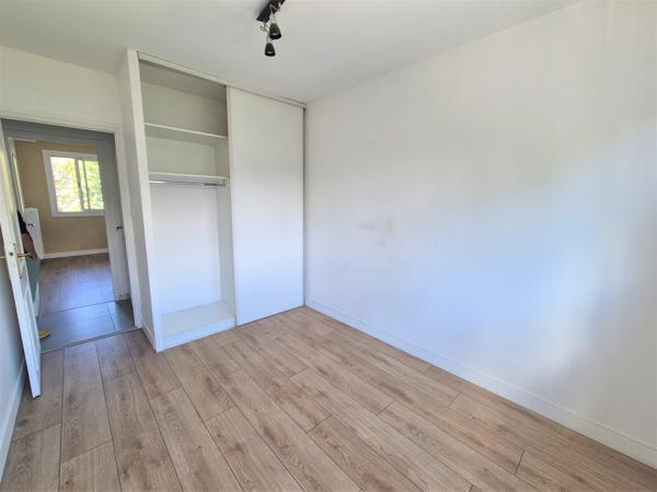 EYBENS – T4 73 m² AVEC VUE SUR LES MONTAGNES, ÉTAGE ÉLEVÉ, BALCON, SEJOUR DOUBLE ET PLACE DE PARKING PRIVATIVE