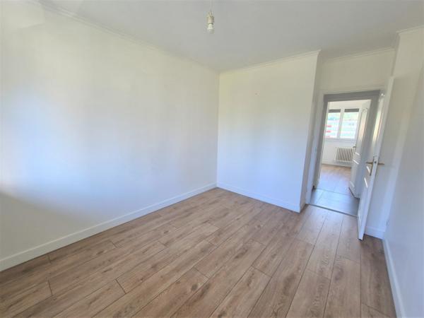EYBENS – T4 73 m² AVEC VUE SUR LES MONTAGNES, ÉTAGE ÉLEVÉ, BALCON, SEJOUR DOUBLE ET PLACE DE PARKING PRIVATIVE