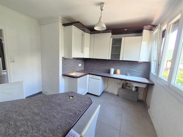 EYBENS – T4 73 m² AVEC VUE SUR LES MONTAGNES, ÉTAGE ÉLEVÉ, BALCON, SEJOUR DOUBLE ET PLACE DE PARKING PRIVATIVE