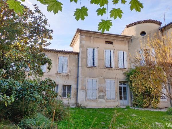 Unique cette maison  de maître  avec son jardin au cœur de Crest.