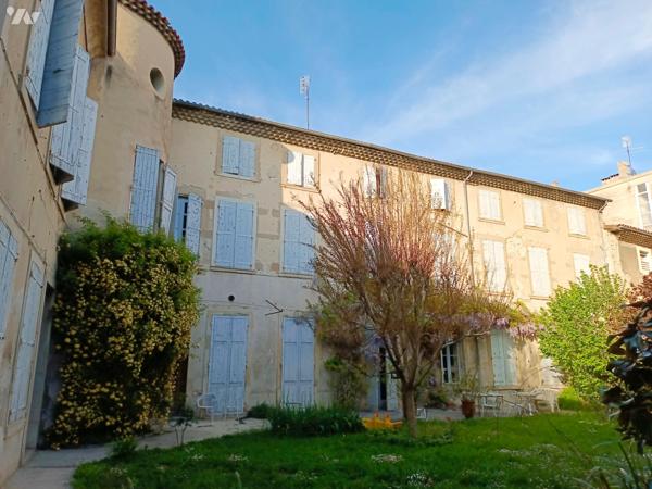 Unique cette maison  de maître  avec son jardin au cœur de Crest.