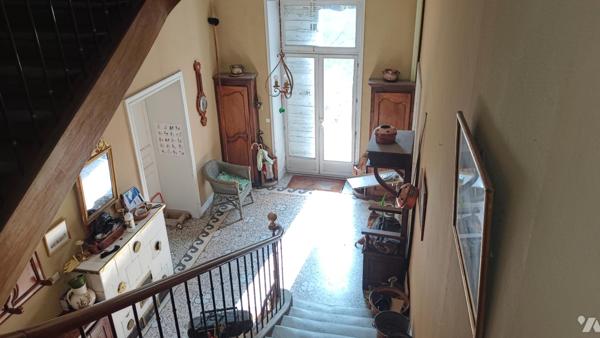 Unique cette maison  de maître  avec son jardin au cœur de Crest.