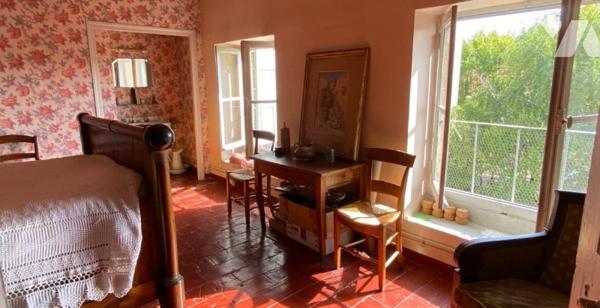 Unique cette maison  de maître  avec son jardin au cœur de Crest.