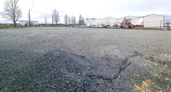 A LOUER, Terrain professionnel 933 m² – Emplacement n°1 – Entrée Île d’Oléron (17)