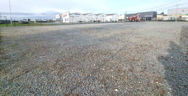 A LOUER, Terrain professionnel 933 m² – Emplacement n°1 – Entrée Île d’Oléron (17)