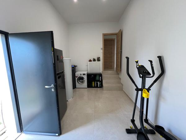 Maison très récente de plain pied,  3 chambres et une suite parentale, garage