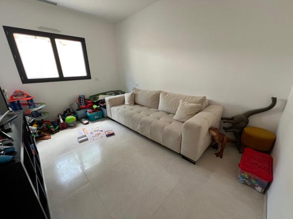 Maison très récente de plain pied,  3 chambres et une suite parentale, garage