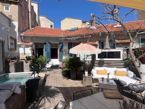 Marseille (13007) VENTE APPARTEMENT DUPLEX COMME UNE MAISON TYPE 4 81,59 M2 CARREZ (110 M2 HABITABLE) JARDIN TERRASSE BASSIN ST
