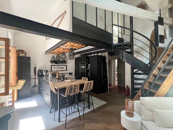 Marseille (13007) VENTE APPARTEMENT DUPLEX COMME UNE MAISON TYPE 4 81,59 M2 CARREZ (110 M2 HABITABLE) JARDIN TERRASSE BASSIN ST