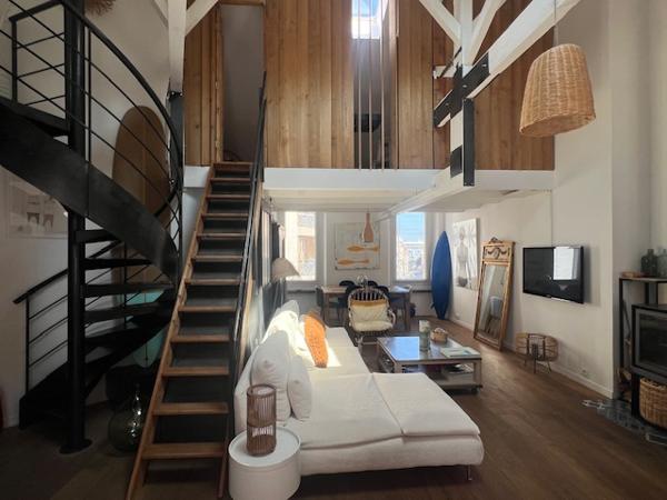 Marseille (13007) VENTE APPARTEMENT DUPLEX COMME UNE MAISON TYPE 4 81,59 M2 CARREZ (110 M2 HABITABLE) JARDIN TERRASSE BASSIN ST