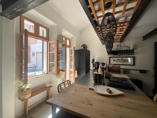 Marseille (13007) VENTE APPARTEMENT DUPLEX COMME UNE MAISON TYPE 4 81,59 M2 CARREZ (110 M2 HABITABLE) JARDIN TERRASSE BASSIN ST