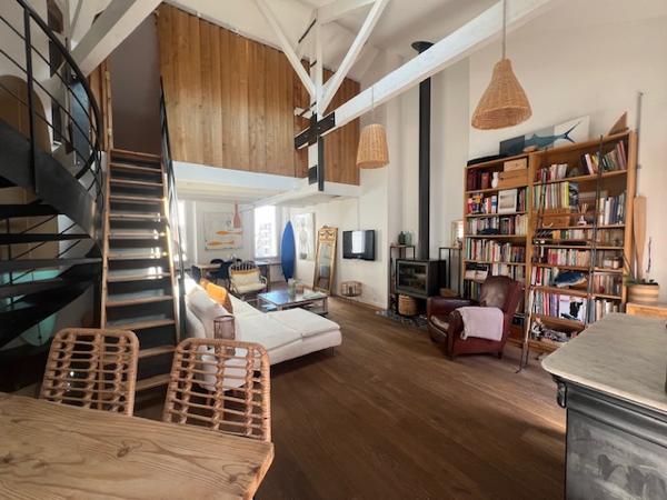 Marseille (13007) VENTE APPARTEMENT DUPLEX COMME UNE MAISON TYPE 4 81,59 M2 CARREZ (110 M2 HABITABLE) JARDIN TERRASSE BASSIN ST