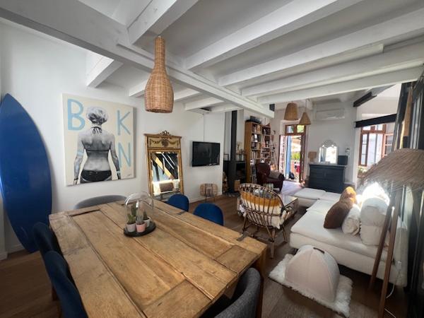Marseille (13007) VENTE APPARTEMENT DUPLEX COMME UNE MAISON TYPE 4 81,59 M2 CARREZ (110 M2 HABITABLE) JARDIN TERRASSE BASSIN ST