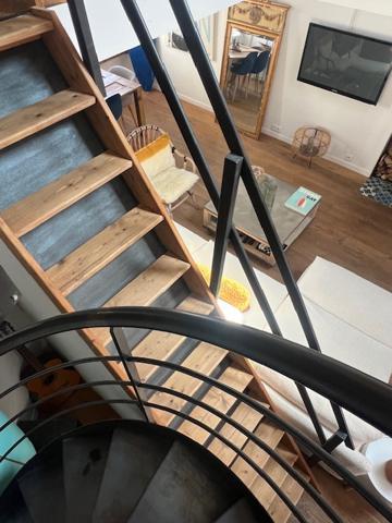 Marseille (13007) VENTE APPARTEMENT DUPLEX COMME UNE MAISON TYPE 4 81,59 M2 CARREZ (110 M2 HABITABLE) JARDIN TERRASSE BASSIN ST