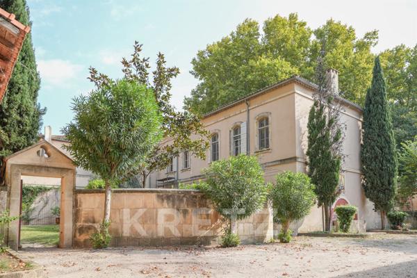 Domaine d’exception à Arles – Mas provençal avec installations équestres