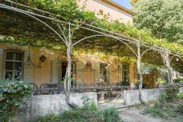 Domaine d’exception à Arles – Mas provençal avec installations équestres