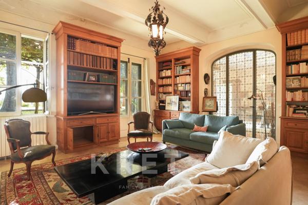 Domaine d’exception à Arles – Mas provençal avec installations équestres