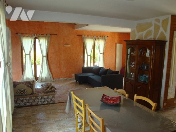 NOE (31410) : villa T8, 205 m2, 5 chambres, dans parc de 1500 m2, divisible.
