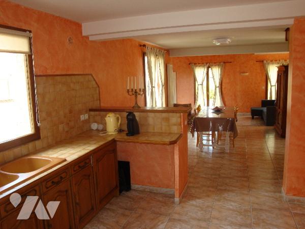 NOE (31410) : villa T8, 205 m2, 5 chambres, dans parc de 1500 m2, divisible.