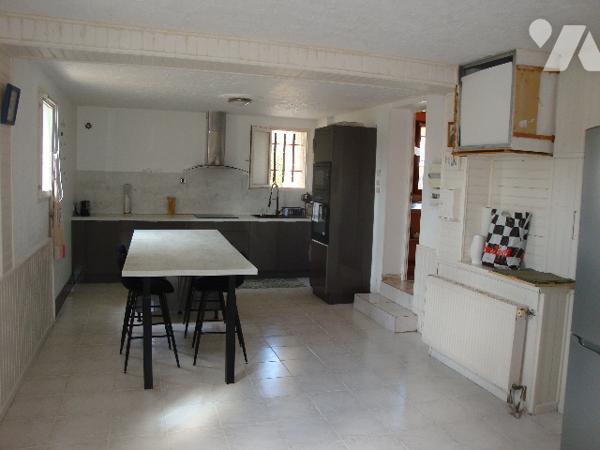 NOE (31410) : villa T8, 205 m2, 5 chambres, dans parc de 1500 m2, divisible.