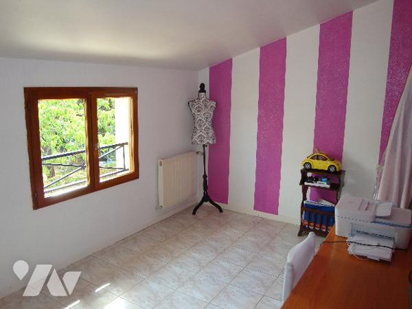 NOE (31410) : villa T8, 205 m2, 5 chambres, dans parc de 1500 m2, divisible.