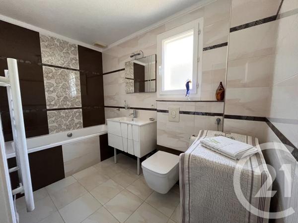 Maison à vendre  5 pièces - 71,11 m 2   ROQUEBRUNE SUR ARGENS  - 83