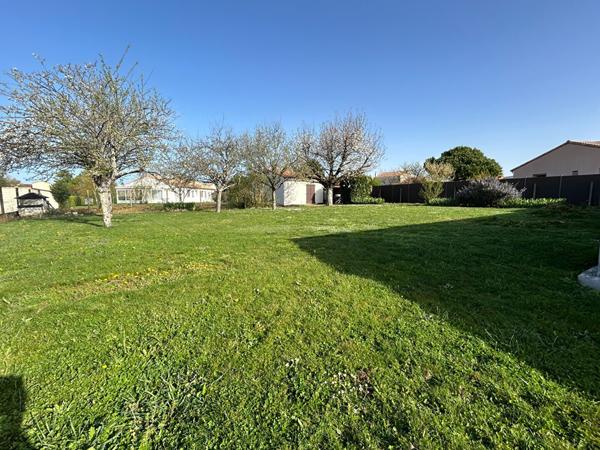 Terrain Aiffres 763 m2