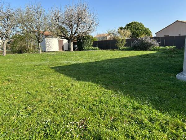 Terrain Aiffres 763 m2