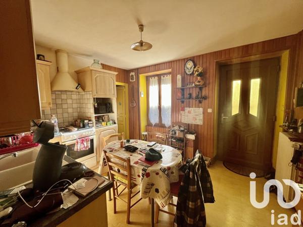 Maison de village 6 pièces de 124 m² à Louroux-de-Bouble (03330)