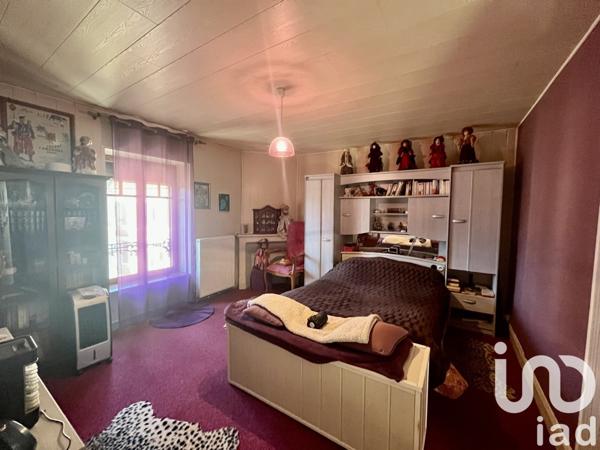 Maison de village 6 pièces de 124 m² à Louroux-de-Bouble (03330)