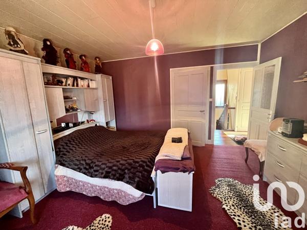 Maison de village 6 pièces de 124 m² à Louroux-de-Bouble (03330)