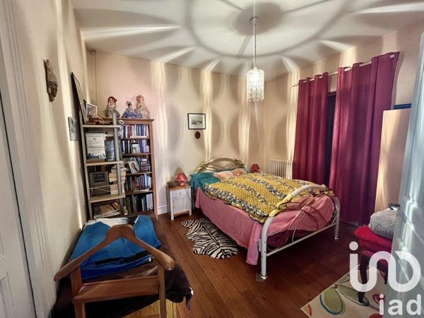 Maison de village 6 pièces de 124 m² à Louroux-de-Bouble (03330)