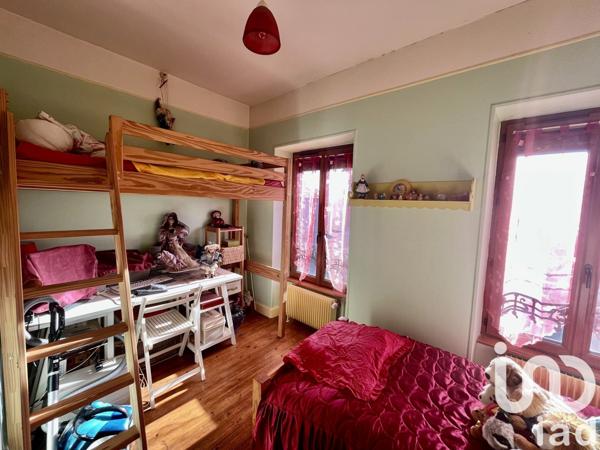 Maison de village 6 pièces de 124 m² à Louroux-de-Bouble (03330)