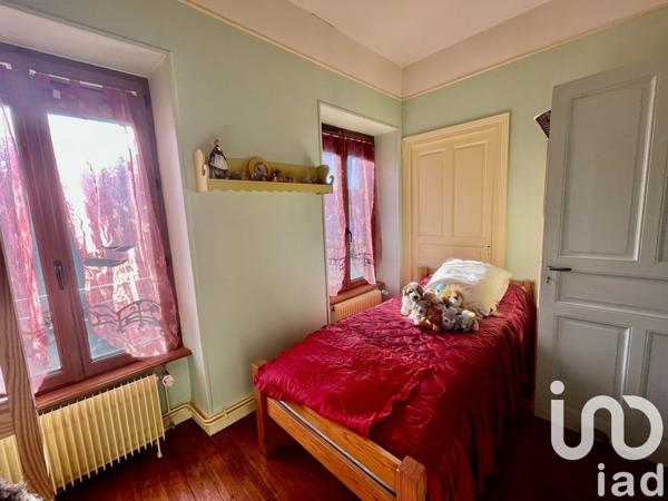 Maison de village 6 pièces de 124 m² à Louroux-de-Bouble (03330)