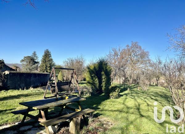 Maison de village 6 pièces de 124 m² à Louroux-de-Bouble (03330)