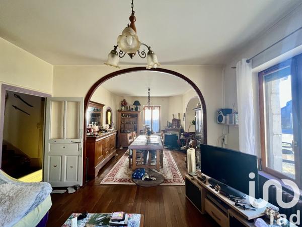 Maison de village 6 pièces de 124 m² à Louroux-de-Bouble (03330)