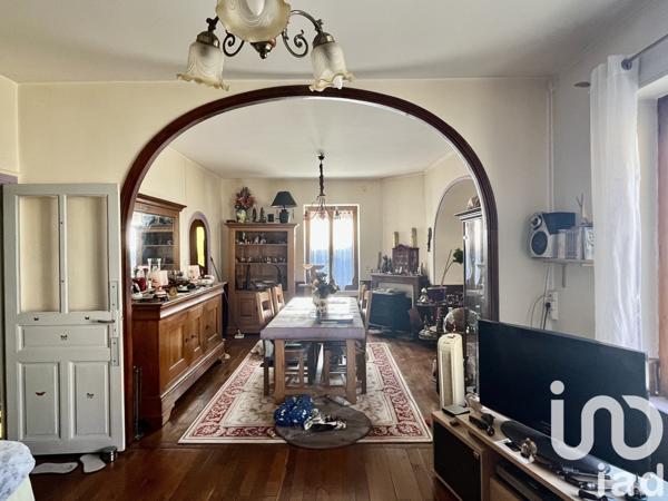 Maison de village 6 pièces de 124 m² à Louroux-de-Bouble (03330)