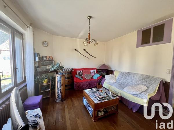 Maison de village 6 pièces de 124 m² à Louroux-de-Bouble (03330)